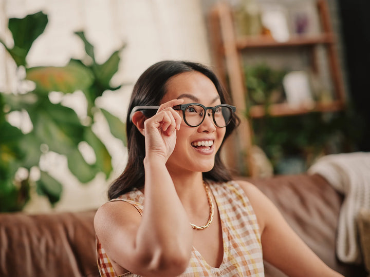 How to Make Hands-Free Calls with Live Captions on MemoMind One